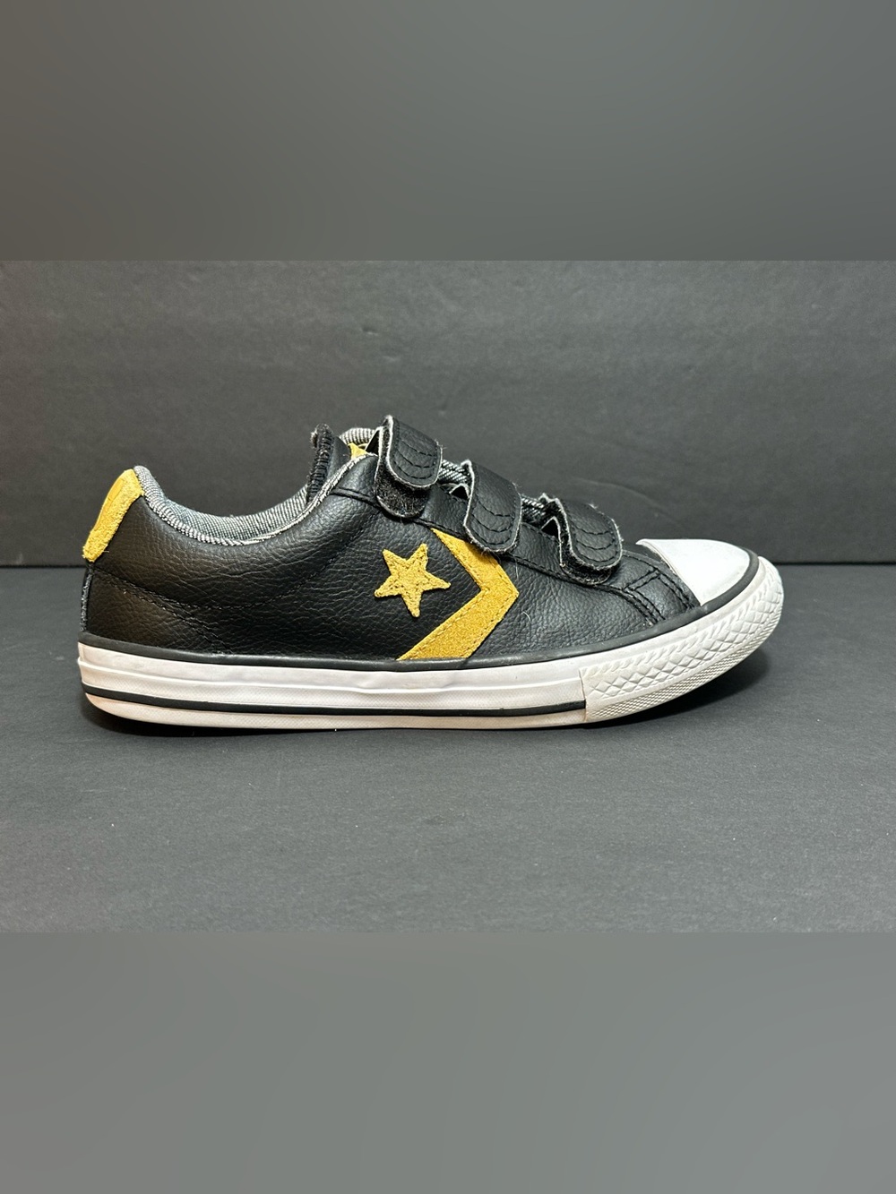Converse Kids Sneakers – Black & Gold (Size US 2 / EU 33.5)🔥🔥🔥